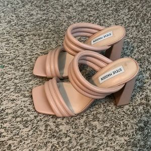 Gently Worn Steve Madden Tahani Slide Sandal! Size 8.5